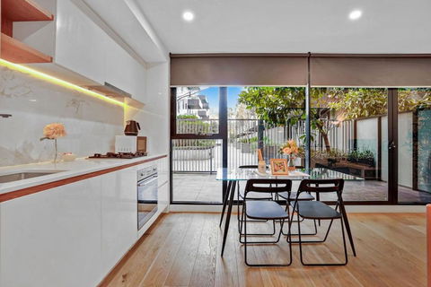 Botanica - Simply Perfect Balwyn 1BR Home Base - Accommodation Australia 4