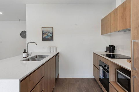 Brand New Modern 4BR House With Parking Yard Mall And Park - Local Tourism 4