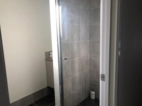 Bright 1 Bedroom Apartment 5km To Surfers Paradise - Accommodation Australia 1