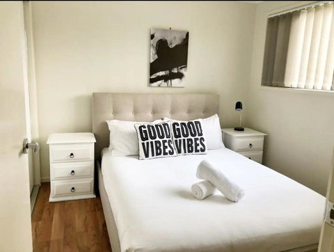 Bright 1 Bedroom Apartment 5km To Surfers Paradise - Accommodation Australia 4