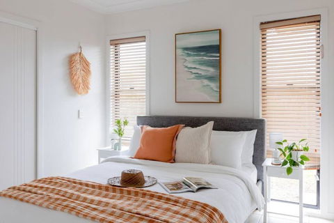 CABA17 - Waterfront Home With A Pool! - Local Tourism 4