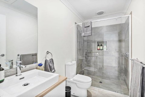 CASA EMEC- PETS WELCOME Luxury, Aircon, Walk To The Shops And Beach! Outdoor Shower And Garage Parking - Local Tourism 4