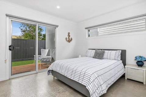 CASA EMEC- PETS WELCOME Luxury, Aircon, Walk To The Shops And Beach! Outdoor Shower And Garage Parking - Local Tourism 3