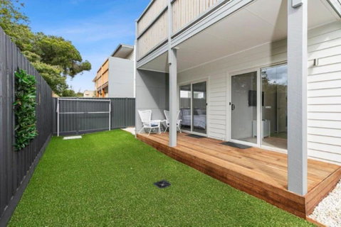 CASA EMEC- PETS WELCOME Luxury, Aircon, Walk To The Shops And Beach! Outdoor Shower And Garage Parking - Local Tourism 1