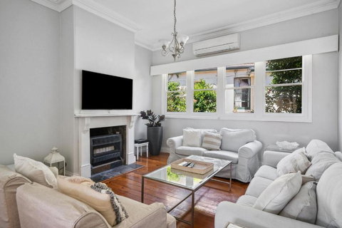 Charming House In Woolwich - Australia Shopping 2