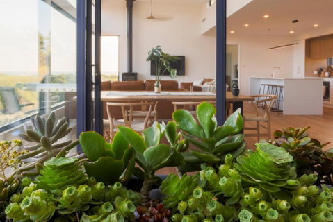 Coast Beachfront Retreat - Accommodation Australia 3