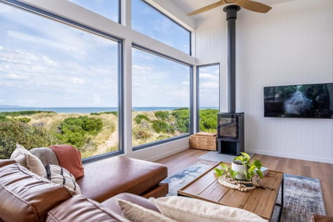 Coast Beachfront Retreat - Accommodation Australia 4