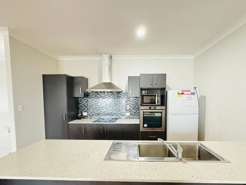 Cozy Share Suite In Coopers Plains - Double Room With Private Bathroom - Accommodation Australia 1