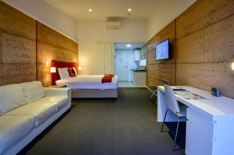 Crossroads Ecomotel - Australia Shopping 0