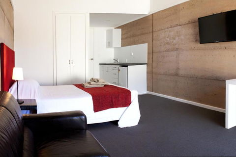 Crossroads Ecomotel - Australia Shopping 1