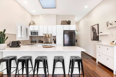 Cute As A Button - Picket Fence 3 Bed Stylish Home - Accommodation Australia 1