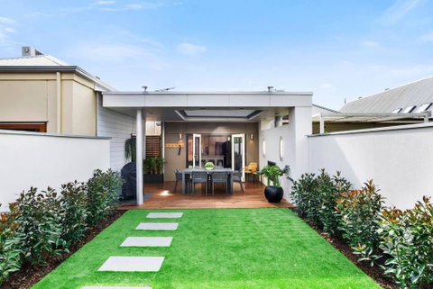 Cute As A Button - Picket Fence 3 Bed Stylish Home - Accommodation Australia 2