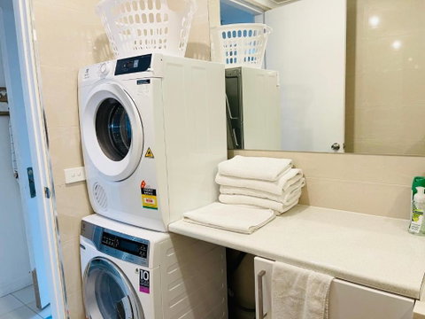 D101 Charming Apartment- Free Parking - Accommodation Australia 3