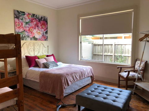 D108 Fantastic Sun Crescent Gathering - Accommodation Australia 0