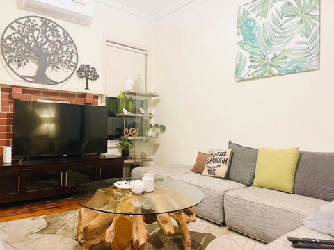 D108 Fantastic Sun Crescent Gathering - Accommodation Australia 4