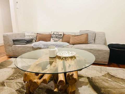 D108 Fantastic Sun Crescent Gathering - Accommodation Australia 3