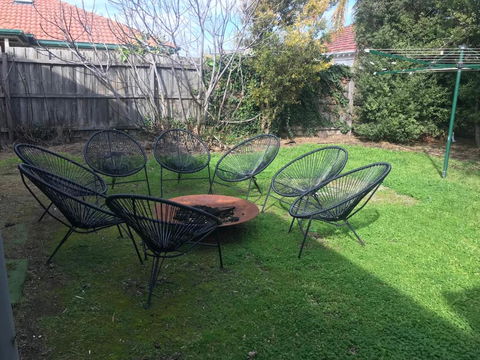 D108 Fantastic Sun Crescent Gathering - Accommodation Australia 2