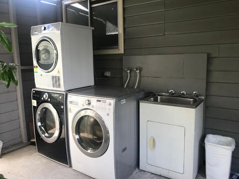 D108 Fantastic Sun Crescent Gathering - Accommodation Australia 1