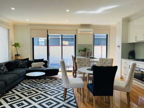 D110 Sweet Melon Super Stay-fantastic - Accommodation Australia 1