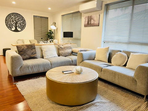 D130 The Link Fantasy Place - Accommodation Australia 2