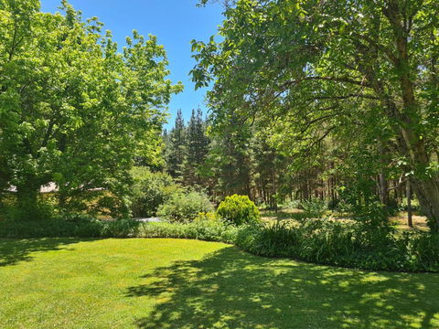 DELANY VILLAS BRIGHT - Spa Luxury On Delany Avenue - Accommodation Australia 4