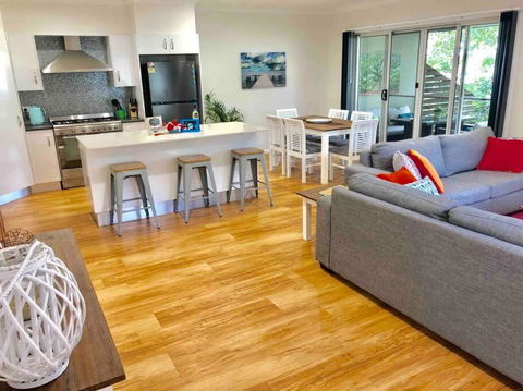 DELUXE Escape! Central, NEW & Spacious 3 Bed - Accommodation Australia 0