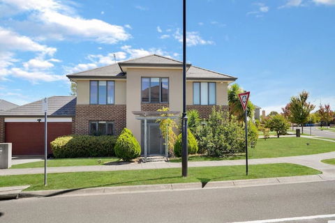 Deluxe Family Montpellier Gardens Estate - Burwood - Accommodation Australia 1