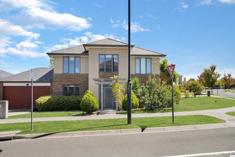 Deluxe Family Montpellier Gardens Estate - Burwood - Accommodation Australia 0
