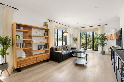 Deluxe Family Montpellier Gardens Estate - Burwood - Accommodation Australia 2