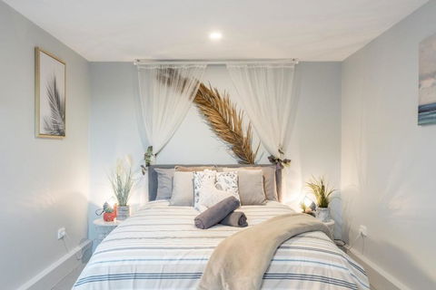 Detached Double Room - Seconds To Transport - Close To China Town - Shared Bathroom - Australia Shopping 0
