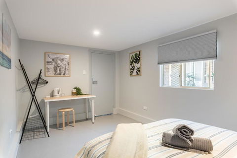 Detached Double Room - Seconds To Transport - Close To China Town - Shared Bathroom - Australia Shopping 1