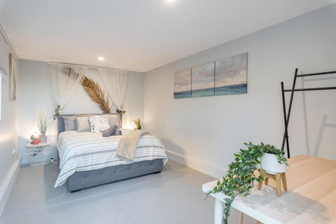 Detached Double Room - Seconds To Transport - Close To China Town - Shared Bathroom - Australia Shopping 2