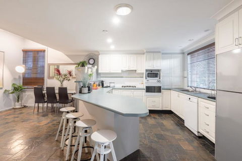 Detached Double Room - Seconds To Transport - Close To China Town - Shared Bathroom - Australia Shopping 4