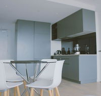 2Bed 2Bath Minimalist Apartment in CBD - Local Tourism