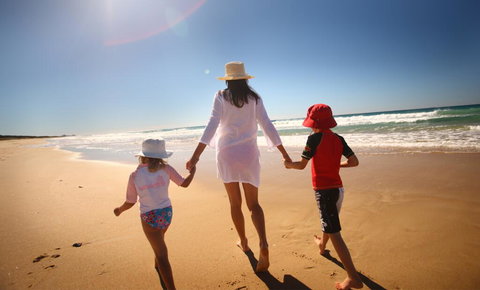 2BR Coolum Beach , Rooftop Terrace, Spa, Tennis, Pool - Australia Shopping 1