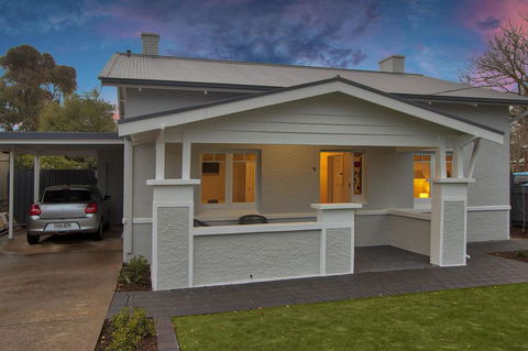 2BR Cottage With Parking Close To Adelaide CBD - Australia Shopping 0