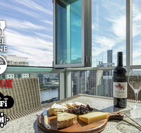 2BR EPIC VIEWS  CBD  2 Cars  Pool Wine Gym Netflix - Accommodation Australia