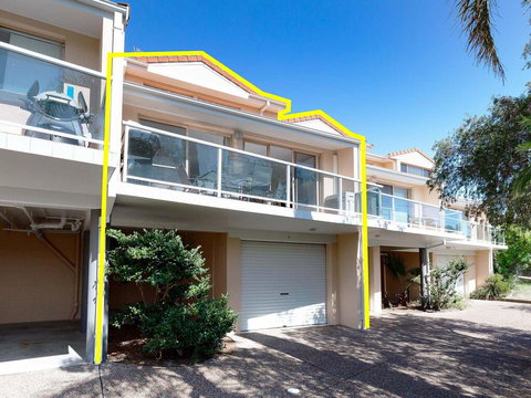 3 'Frangipani', 30 Leonard Avenue - Great Townhouse With Air Con - Local Tourism 0