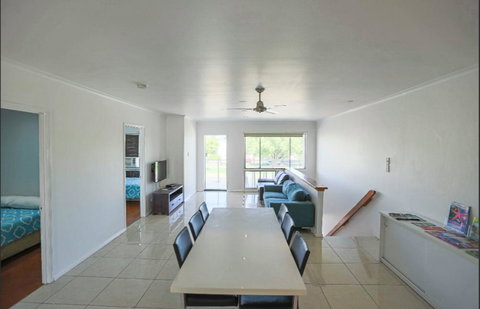 3 Bedroom Apartment // Spence St - Accommodation Australia 1