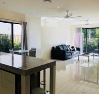 3 Bedroom Executive Luxury Beachside Townhouse - Accommodation Australia