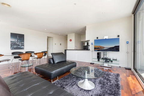 3-Bed Apartment With Parking Near Parks And Dining - Accommodation Australia 0