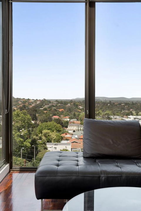 3-Bed Apartment With Parking Near Parks And Dining - Accommodation Australia 3