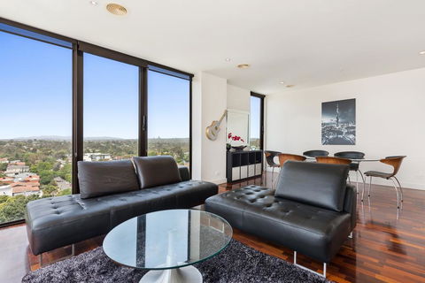 3-Bed Apartment With Parking Near Parks And Dining - Accommodation Australia 1