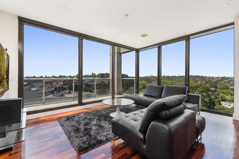 3-Bed Apartment With Parking Near Parks And Dining - Accommodation Australia 2