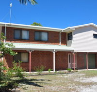 31 Bombala Crescent - Two storey home with covered outdoor deck fully fenced backyard. Pet friendly - Accommodation Australia
