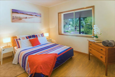 32 Zachary Drive Farm Stay Iconic Water Views - Accommodation Australia 2