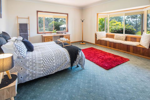 32 Zachary Drive Farm Stay Iconic Water Views - Accommodation Australia 1
