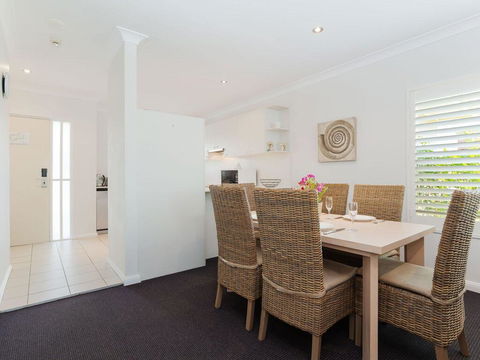 356 ' Oaks Pacific Blue', 265 Sandy Point Rd - Air Conditioned, Direct Pool Access And Suited For Disability - Accommodation Australia 2