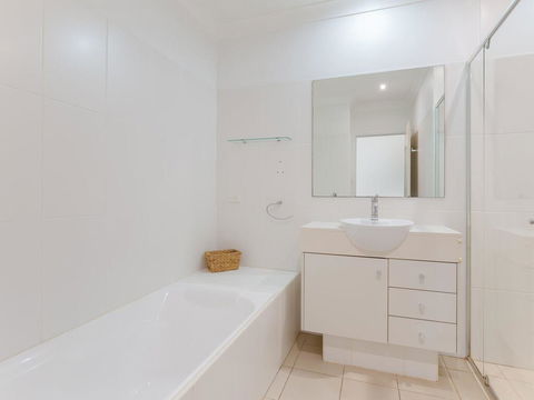 356 ' Oaks Pacific Blue', 265 Sandy Point Rd - Air Conditioned, Direct Pool Access And Suited For Disability - Accommodation Australia 1