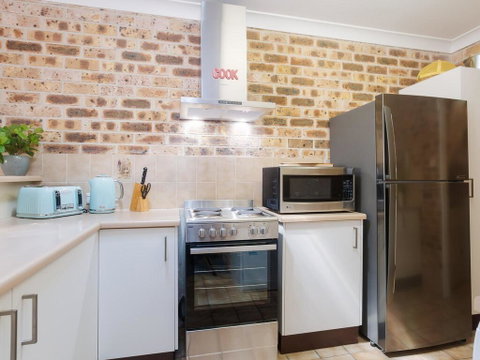 36 'Bay Parklands', 2 Gowrie Avenue - Close To The Water With Pool & Spa & Tennis Court - Accommodation Australia 1